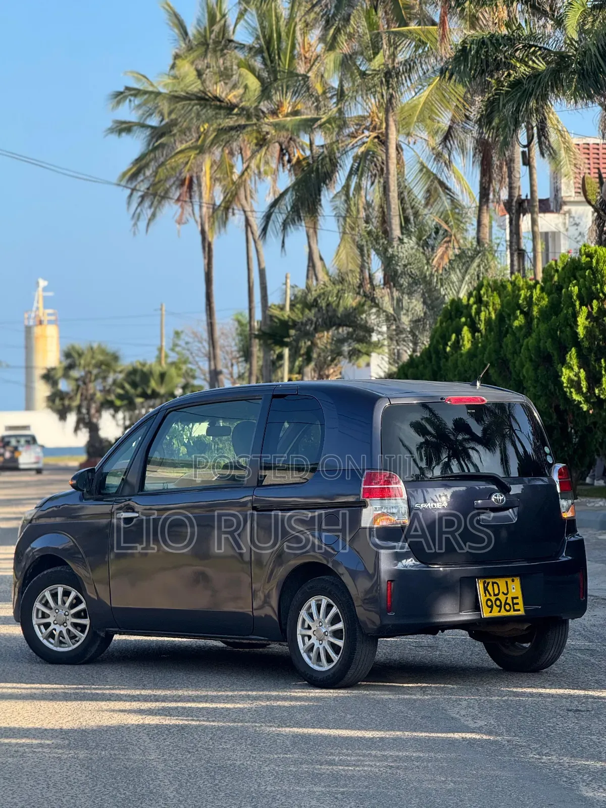 Toyota Spade 2015 Gray