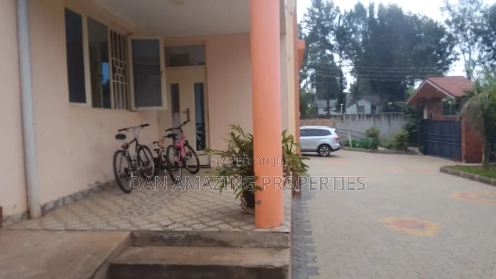9bdrm Maisonette in Kerarapon Dr On 1/4 for sale