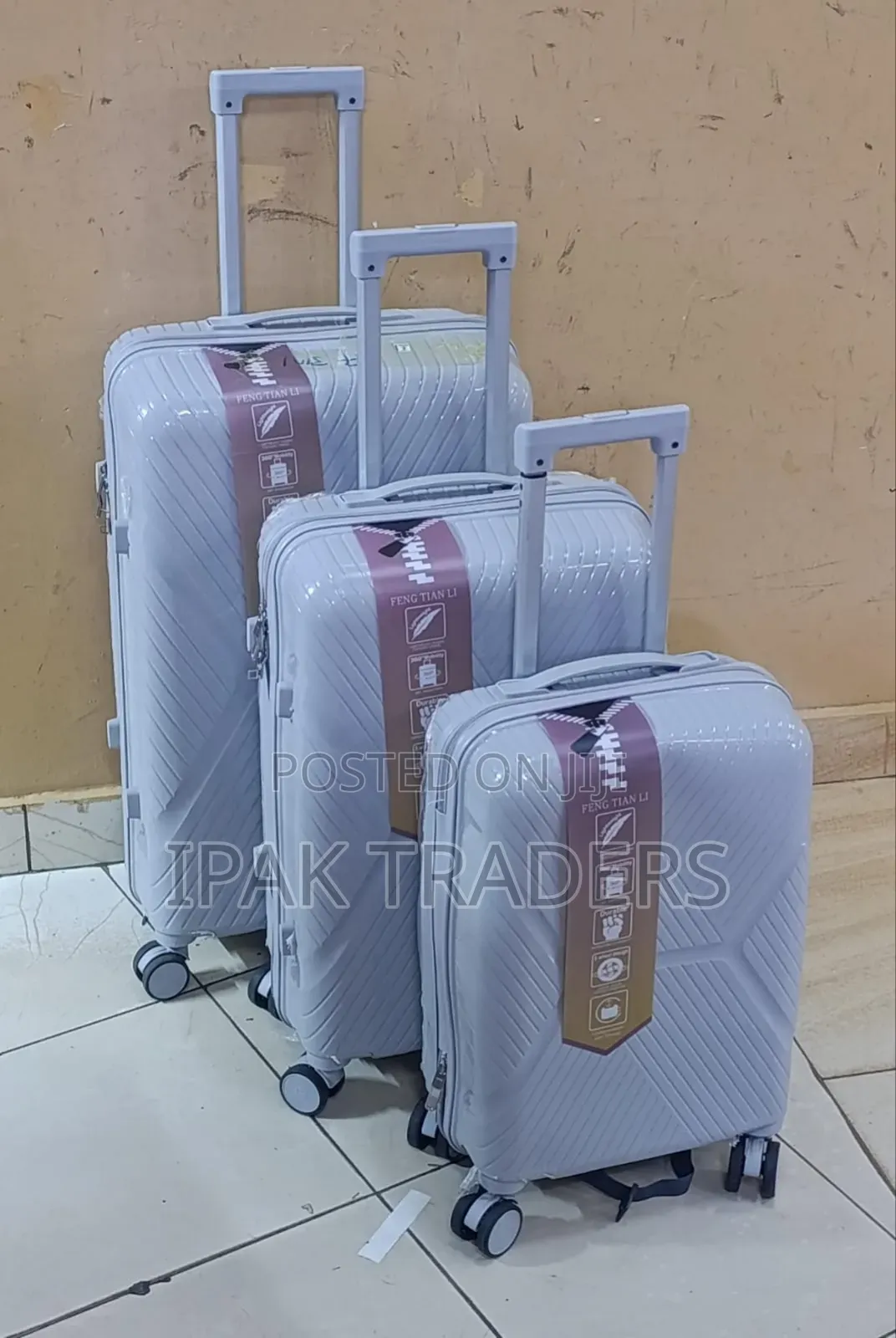*3 in 1 Unbreakable Pp Suitcases 
*Size 4*