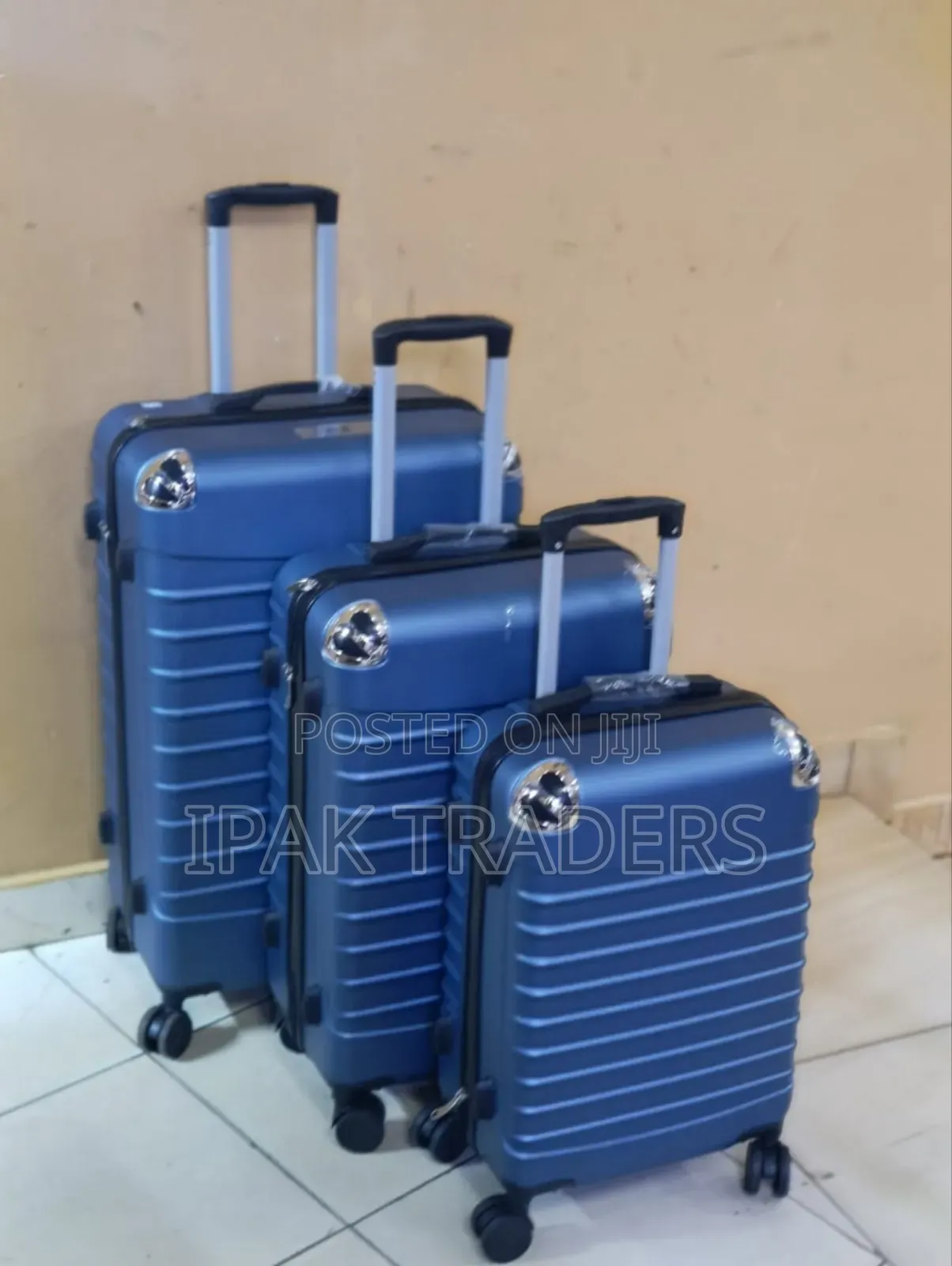 *Price Drop*
3 in 1 Luxurious Fibre Suitcase*
 *Size 4*