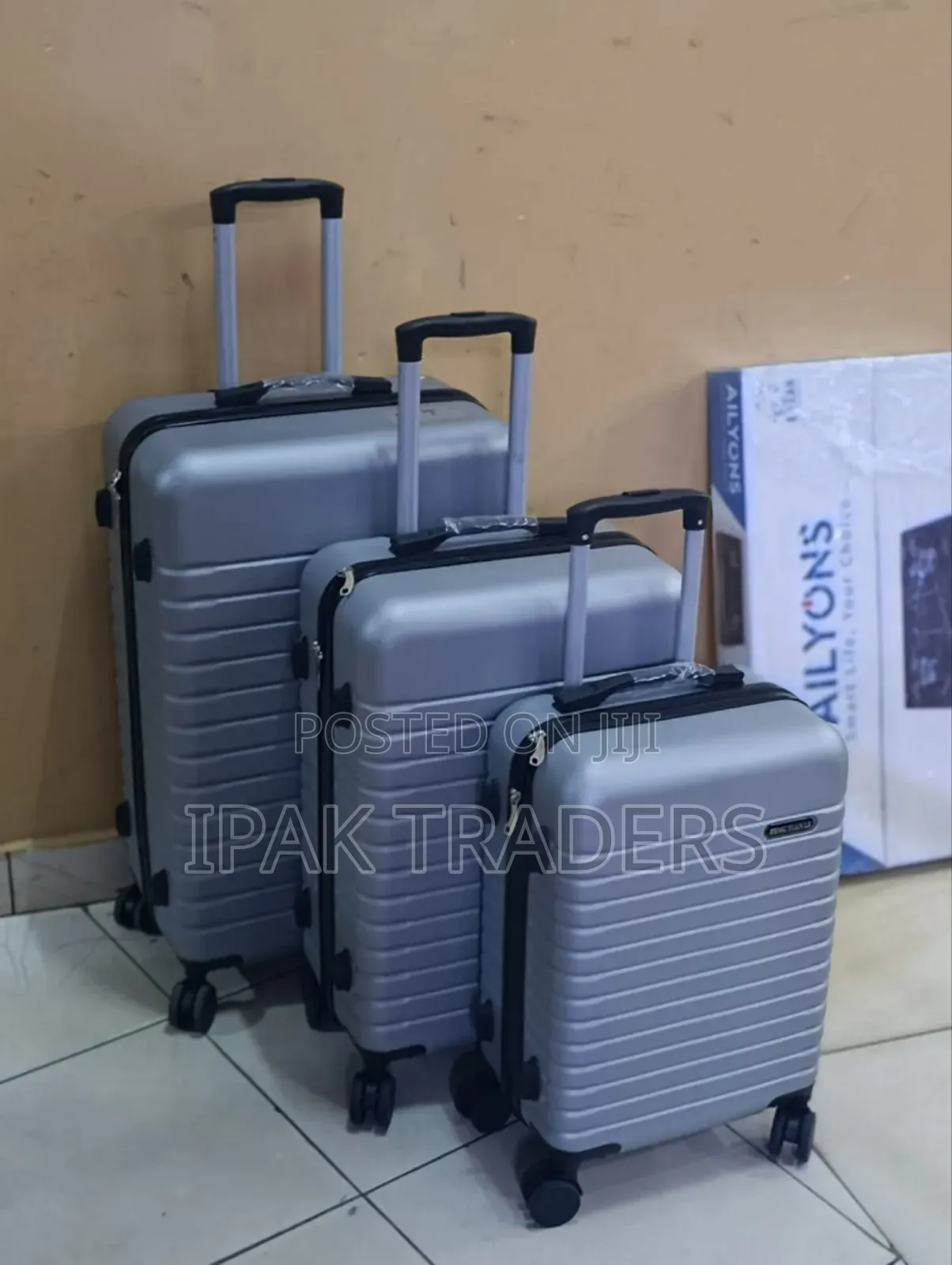 *Price Drop*
3 in 1 Luxurious Fibre Suitcase*
 *Size 4*