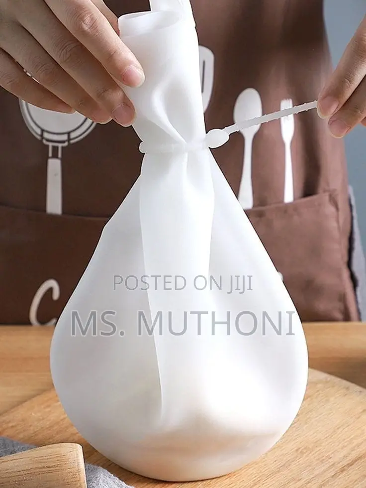 Reusable Silicone Dough Kneading Bag.