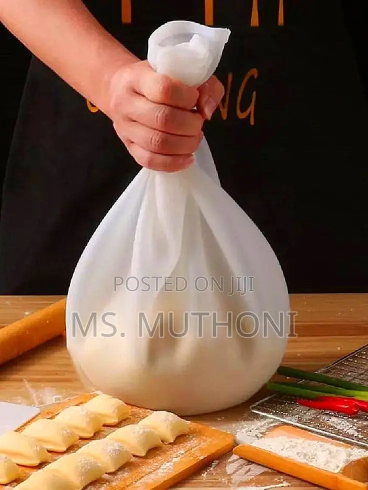 Reusable Silicone Dough Kneading Bag.