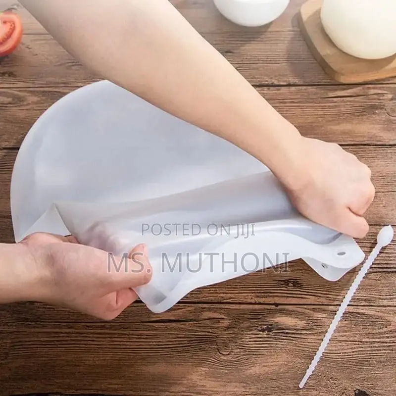 Reusable Silicone Dough Kneading Bag.