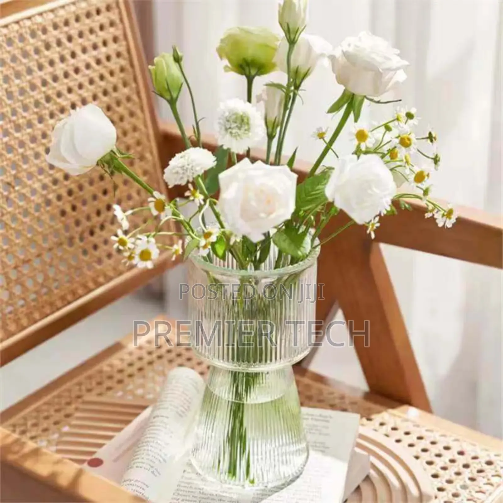 10x19cm 800ml 2 Shape Flower Vase Now Available in 2 Colours
