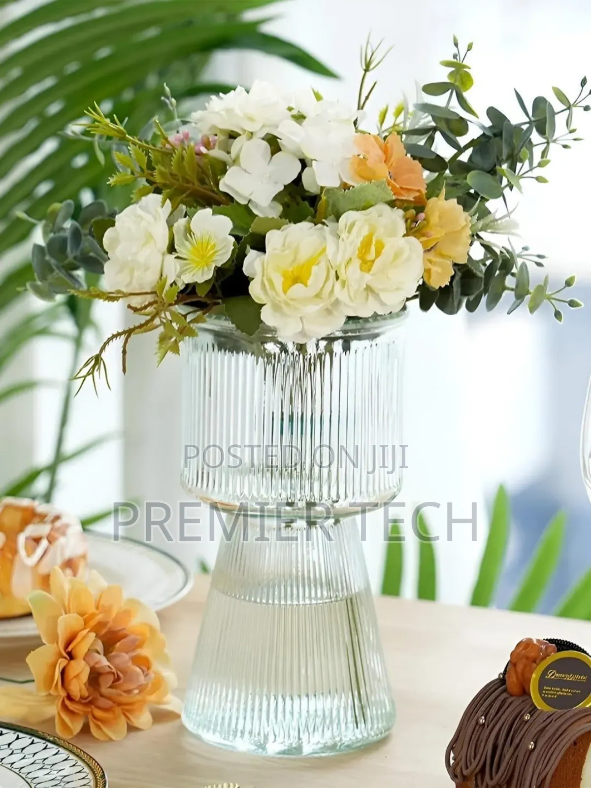 10x19cm 800ml 2 Shape Flower Vase Now Available in 2 Colours