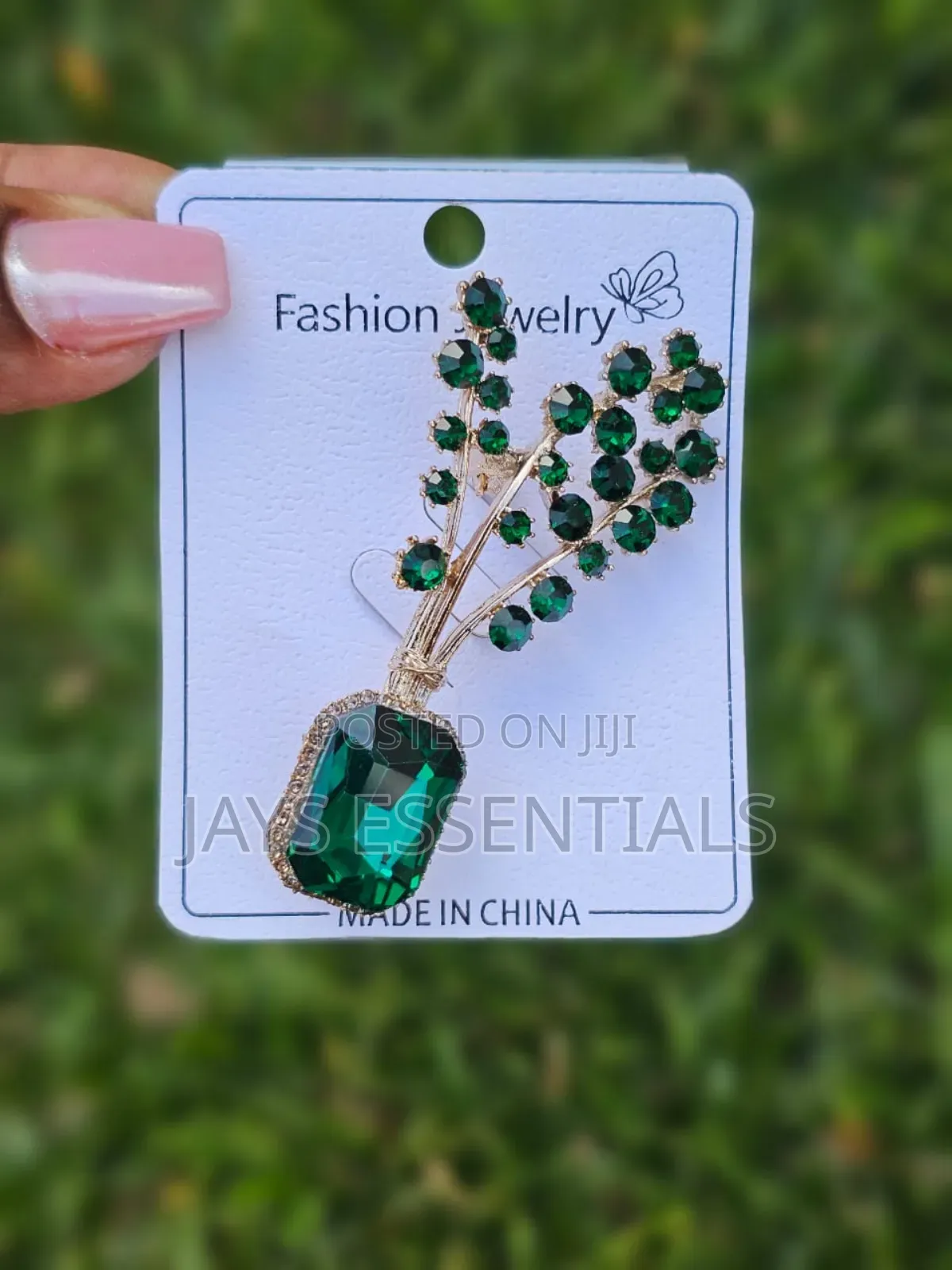 Simple and Elegant Brooches