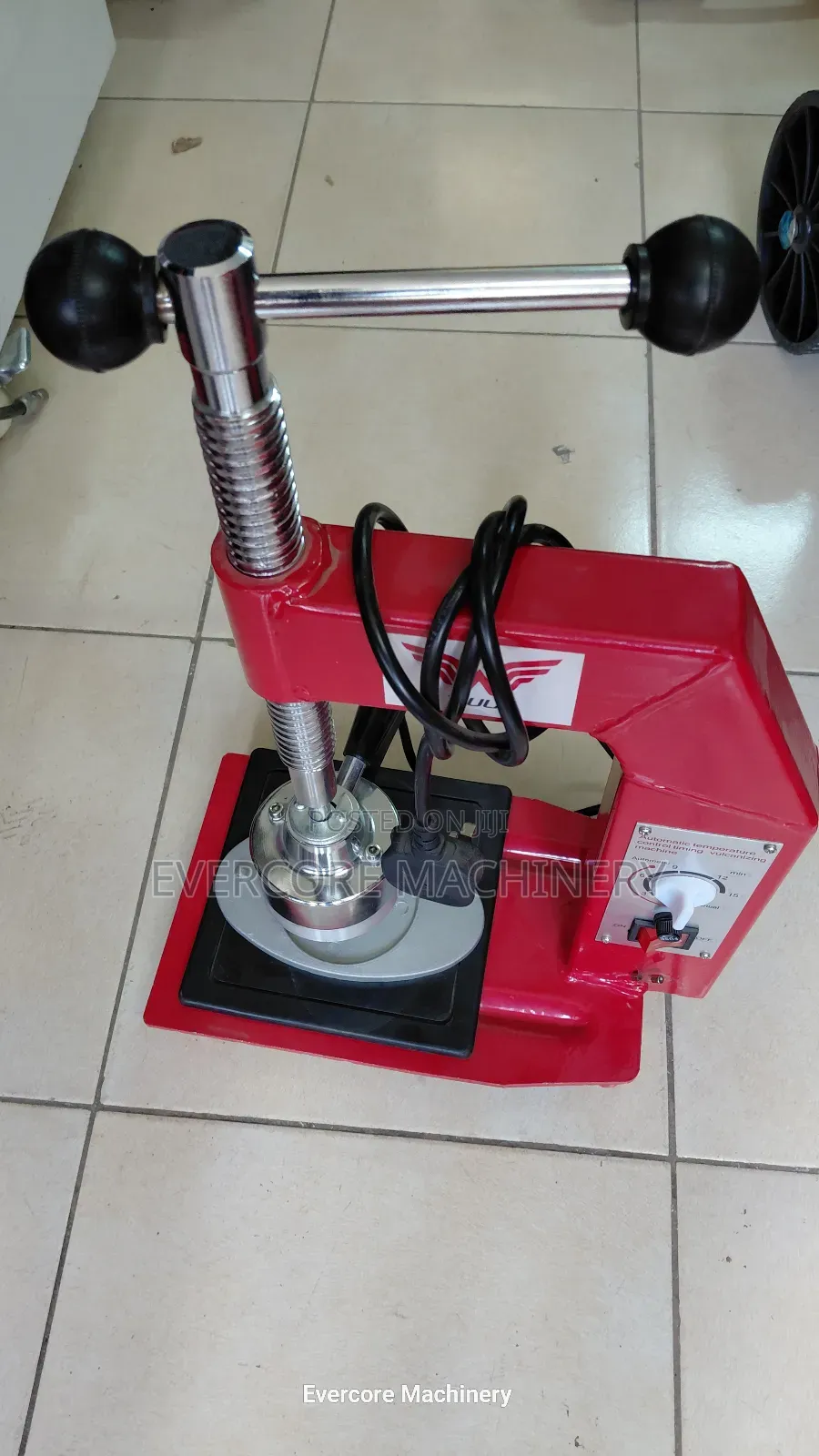 Best Quality Tyre Vulcanizing Machine for Small to Medium Size Tyres.