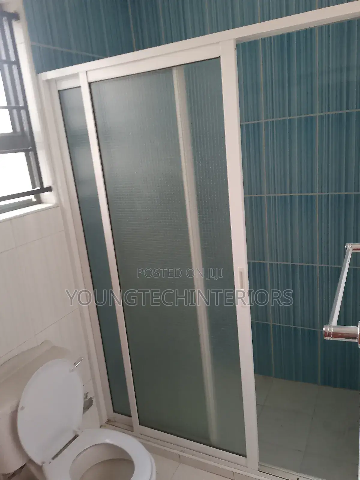 Shower Cubicle With A. Sliding Aluminium Door