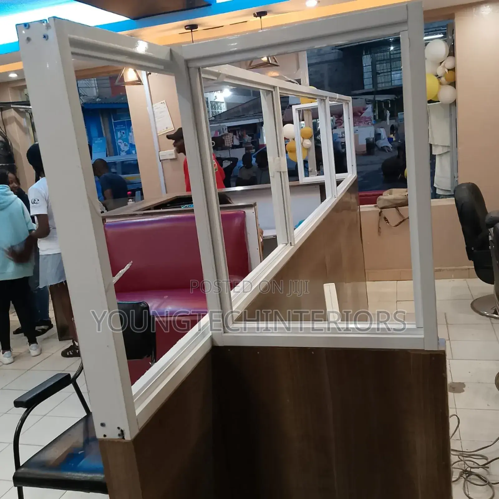 Raised Aluminium and Glass Barbershop Partition