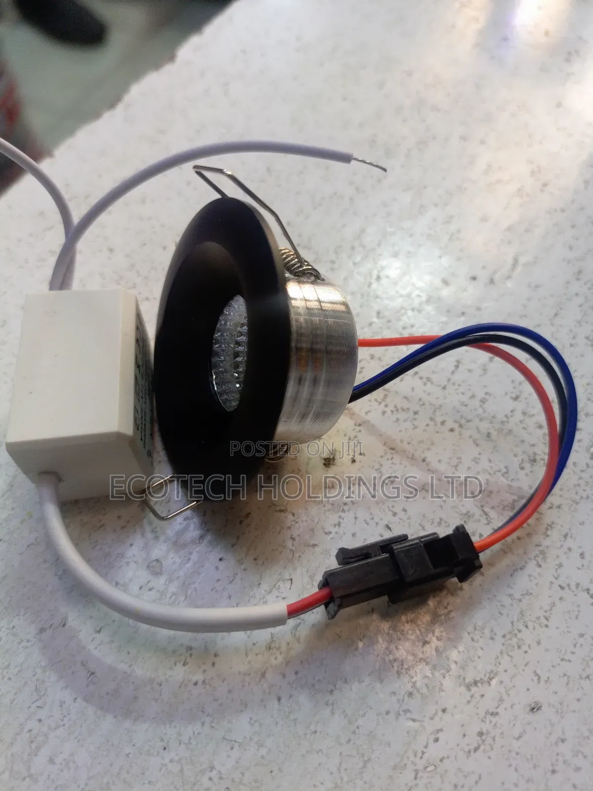3wts Black Body 3 Color Cabinet Lights Cy7
