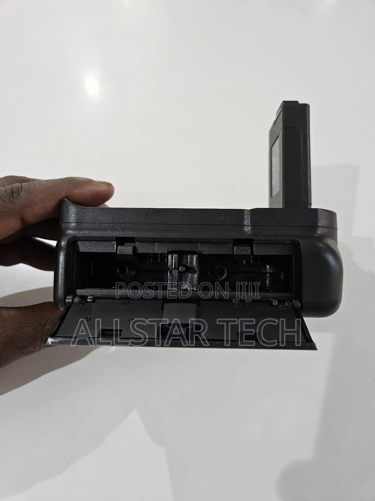Vivitar Battery Grip for Nikon D3100, D3200, D3300