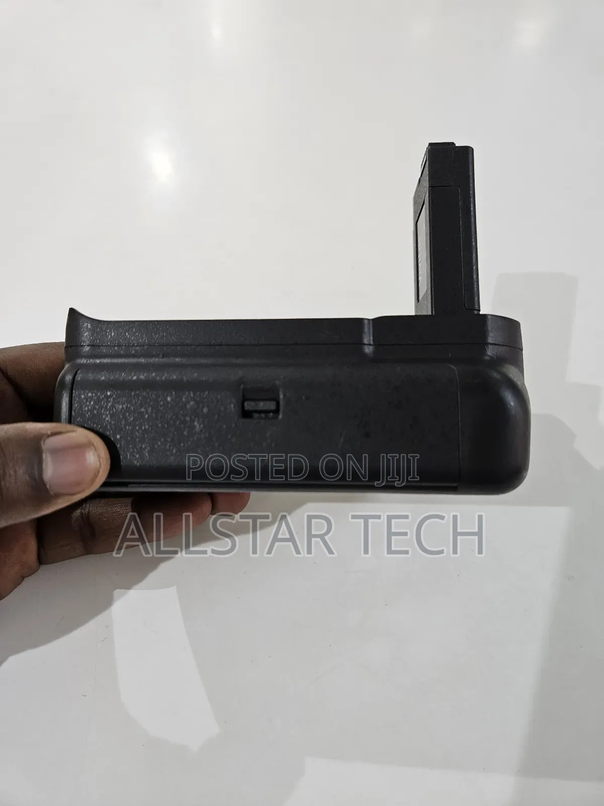 Vivitar Battery Grip for Nikon D3100, D3200, D3300