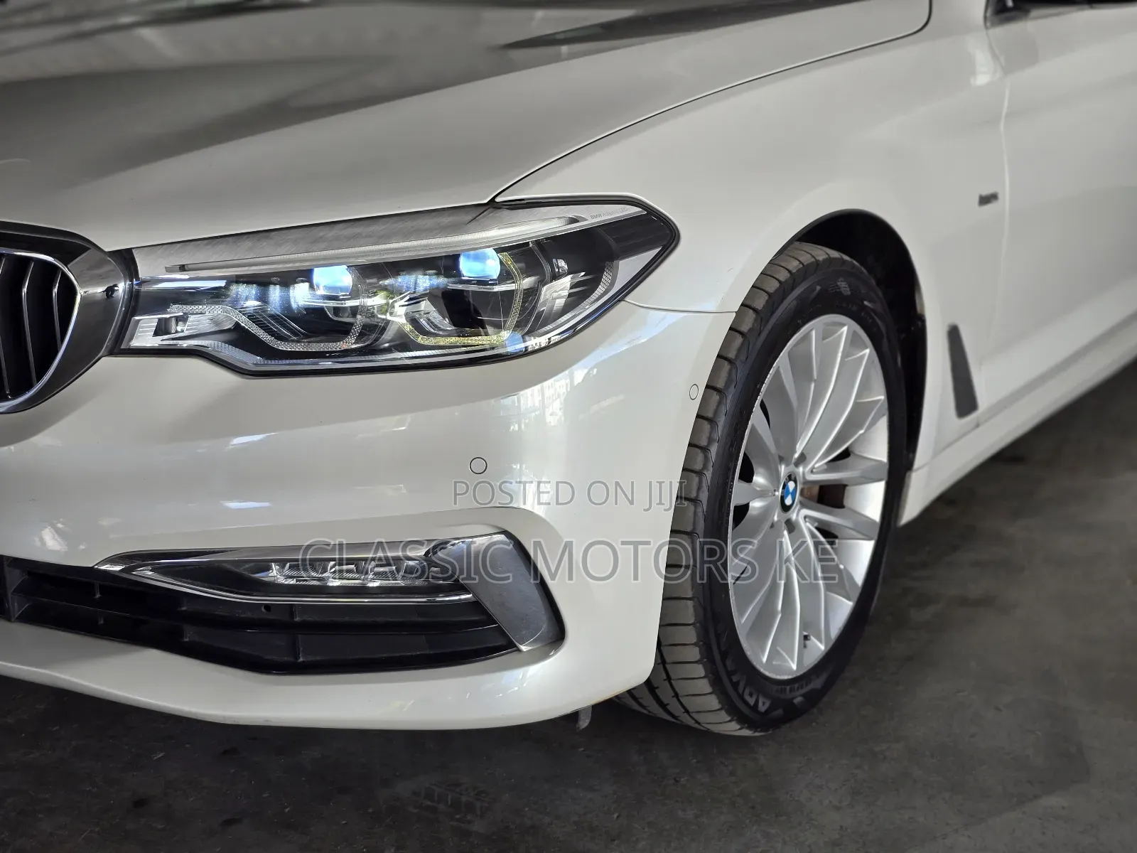 BMW 523i 2019 White
