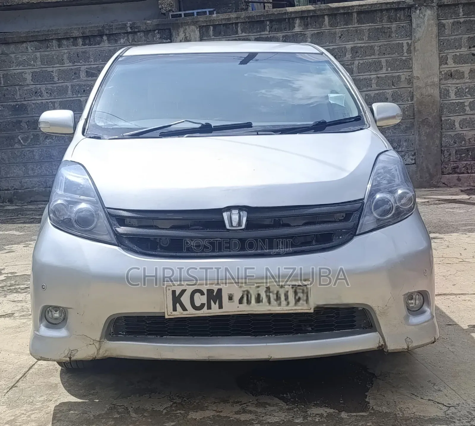 Toyota ISIS 1.8 Platana 2WD 2010 Silver