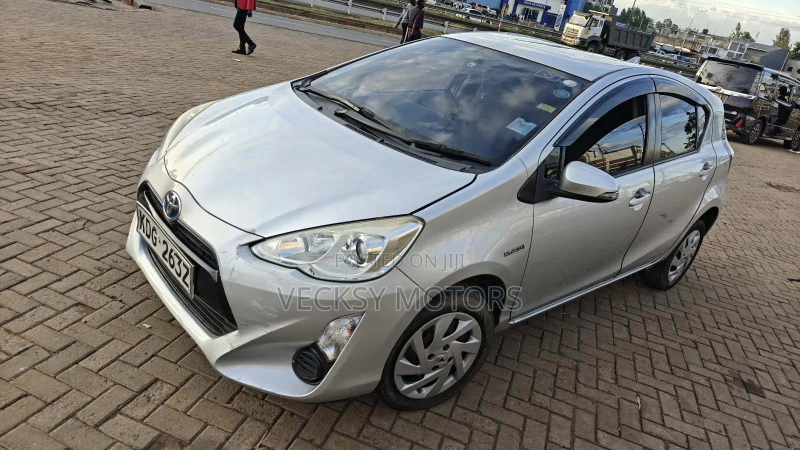 Toyota Aqua 2015 Silver