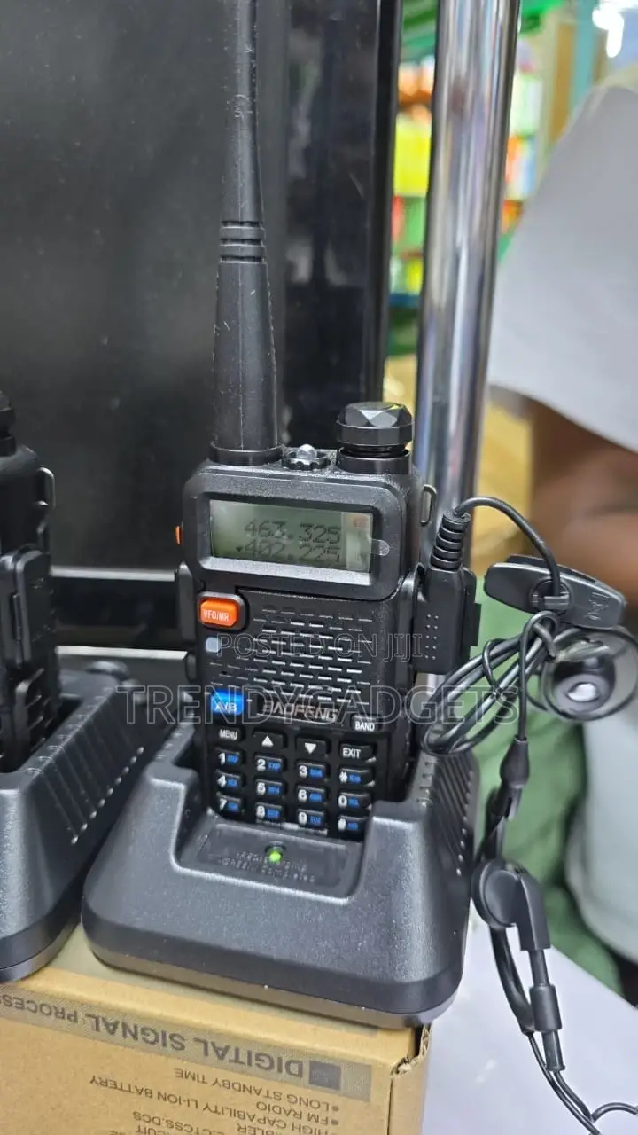 Uv-5r Dual Frequency Handheld Radio With Rechargeable Battery