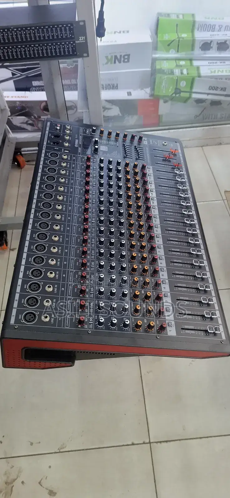 Yamaha 16 Channel Powered Mixer