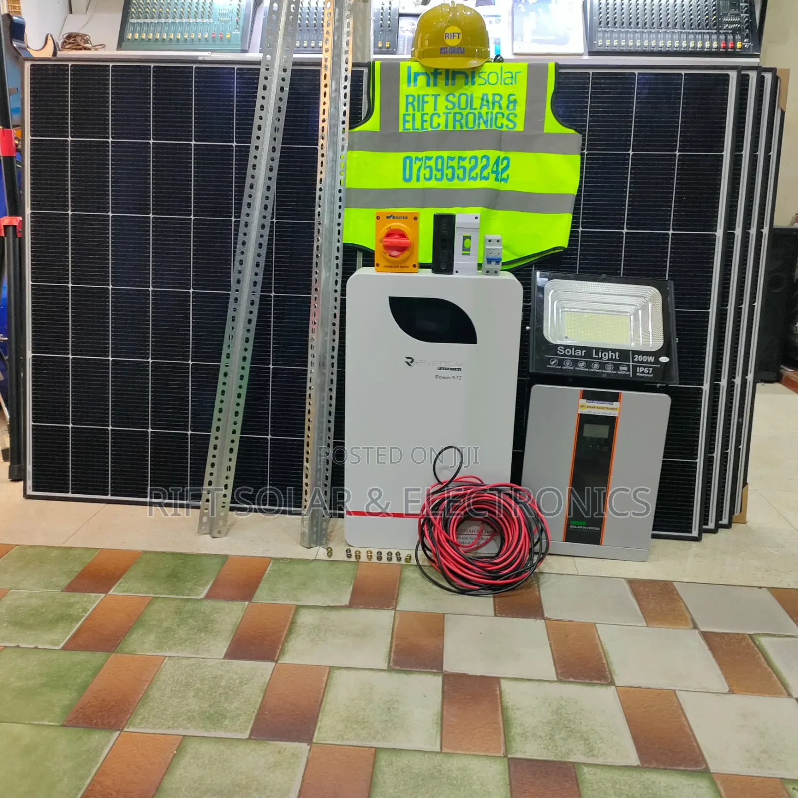 3.6kva MPPT Inverter - 2.56kwh Lithium Battery(4)575w Free Floodlight