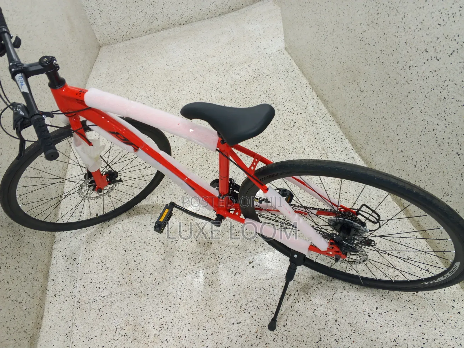 Red Highbrid Racing Bike Size 27.5 Speed 18