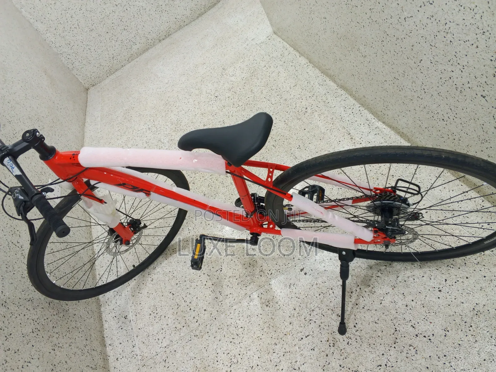 Red Highbrid Racing Bike Size 27.5 Speed 18