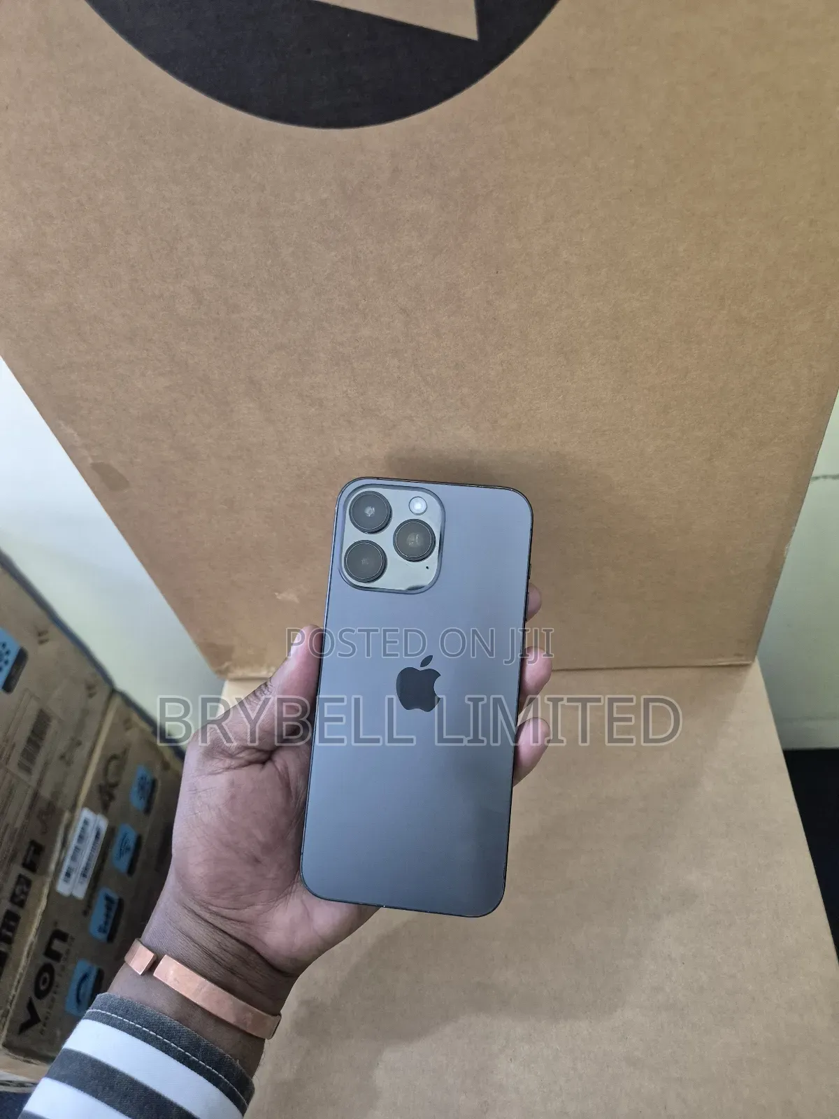 Apple iPhone 15 Pro Max 1 TB Gold
