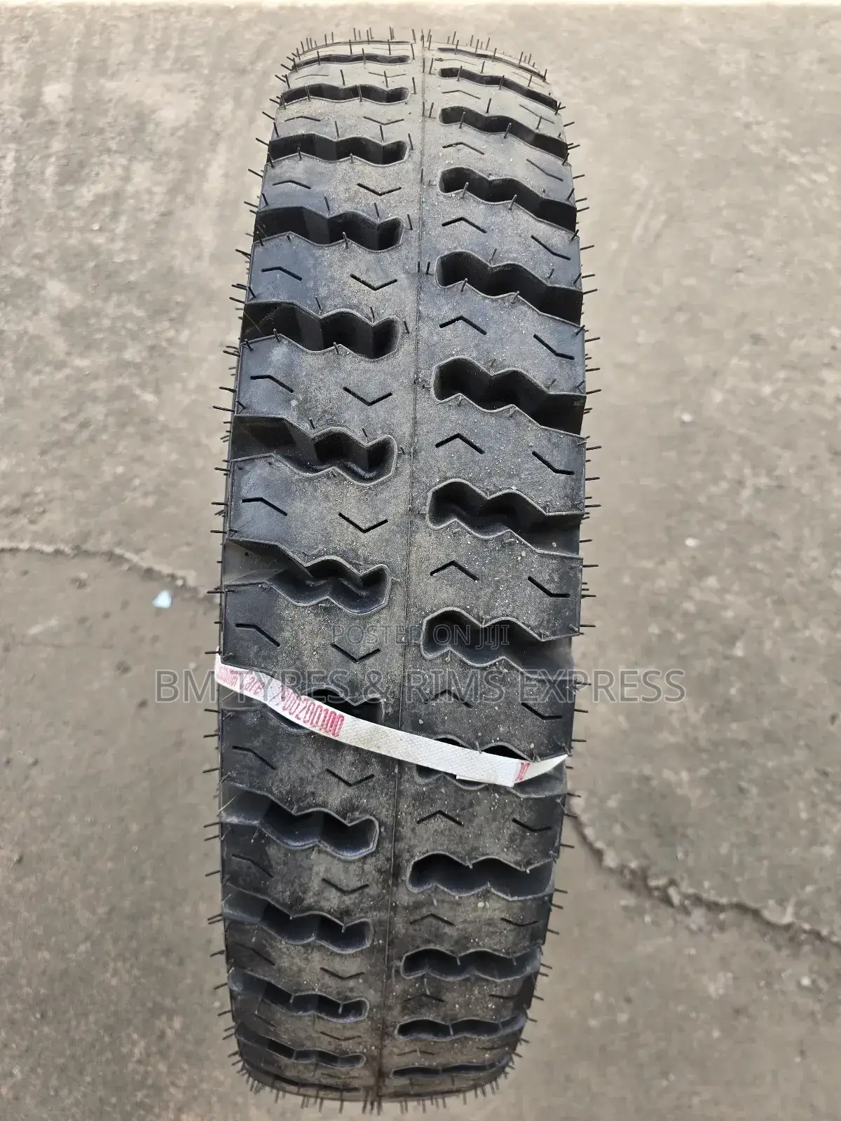 750 R16 Superking Tyres (Diff).