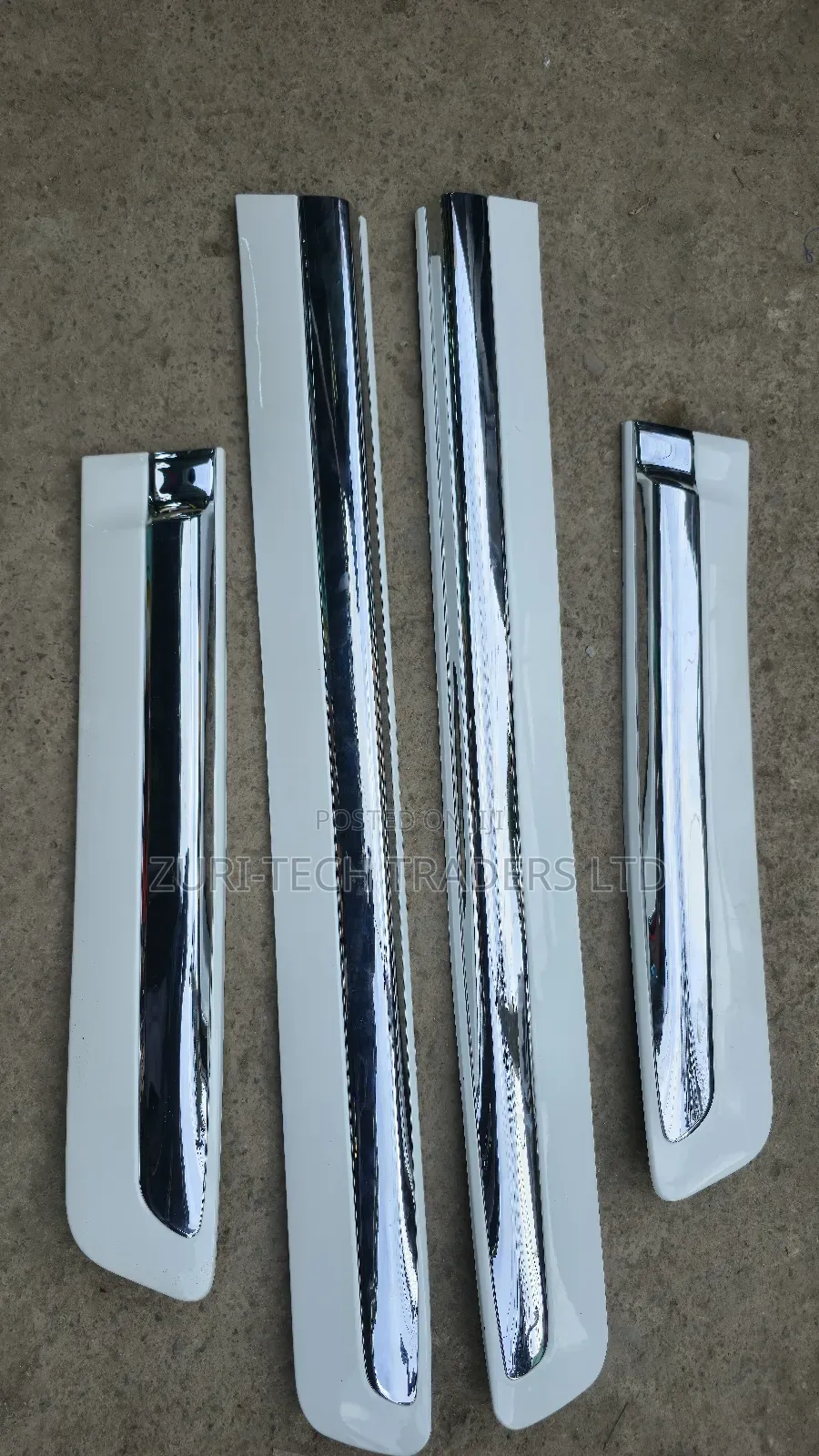 Landcruiser  V8  200 Series Door Mouldings