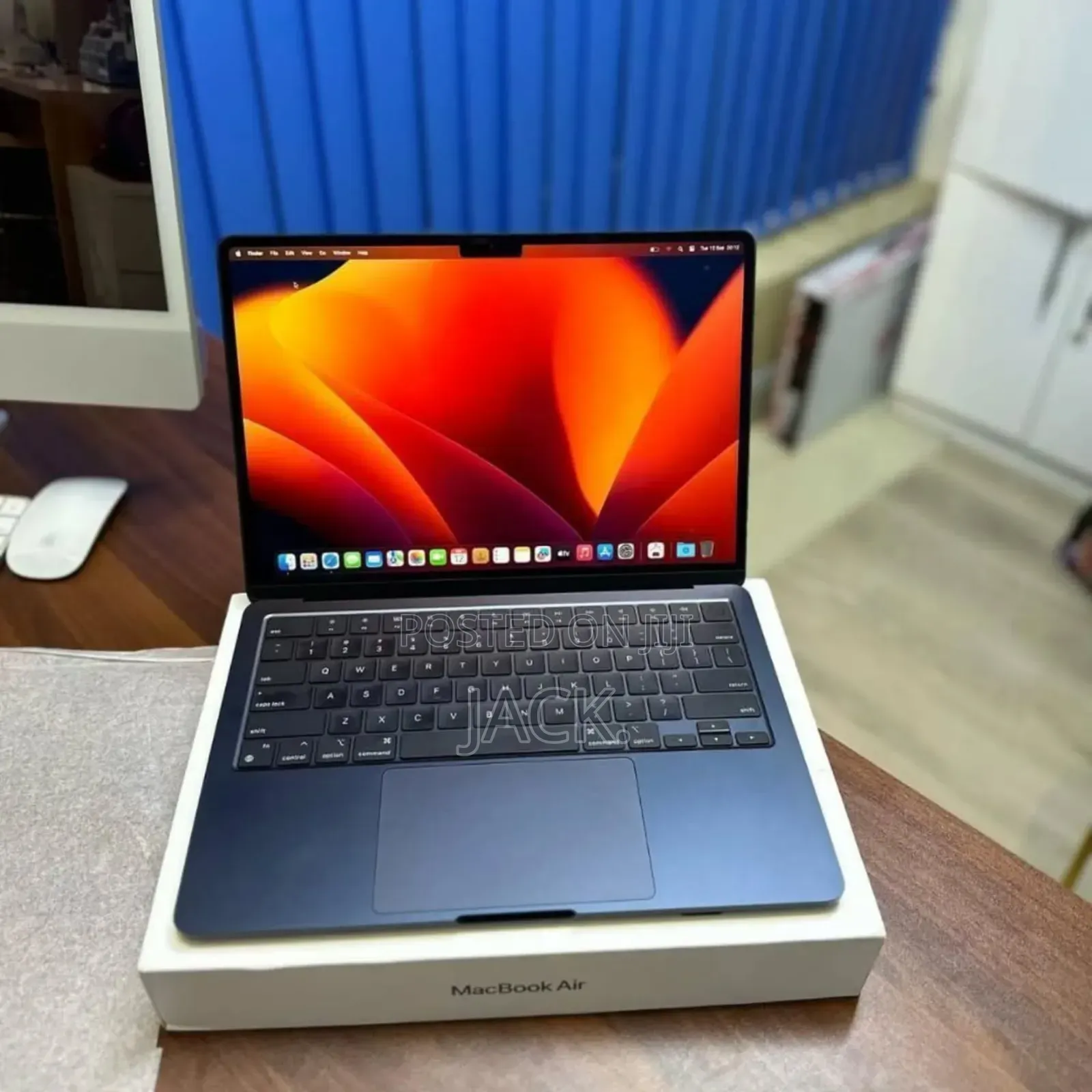 Laptop Apple MacBook Air 2024 M3 13-inch 8GB Apple M3 SSD 256GB