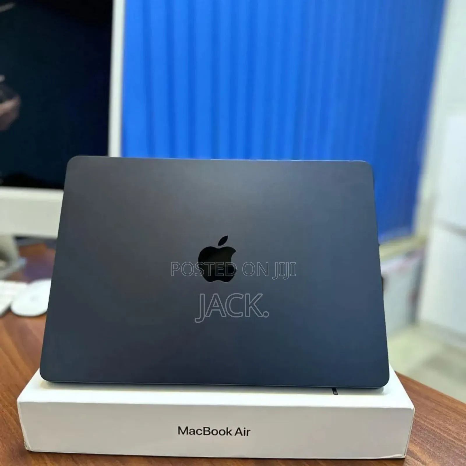 Laptop Apple MacBook Air 2024 M3 13-inch 8GB Apple M3 SSD 256GB