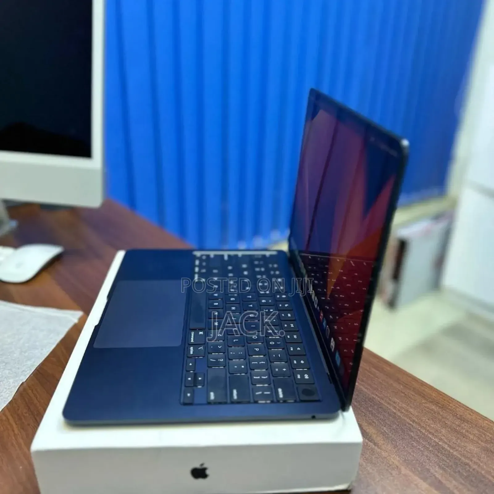 Laptop Apple MacBook Air 2024 M3 13-inch 8GB Apple M3 SSD 256GB
