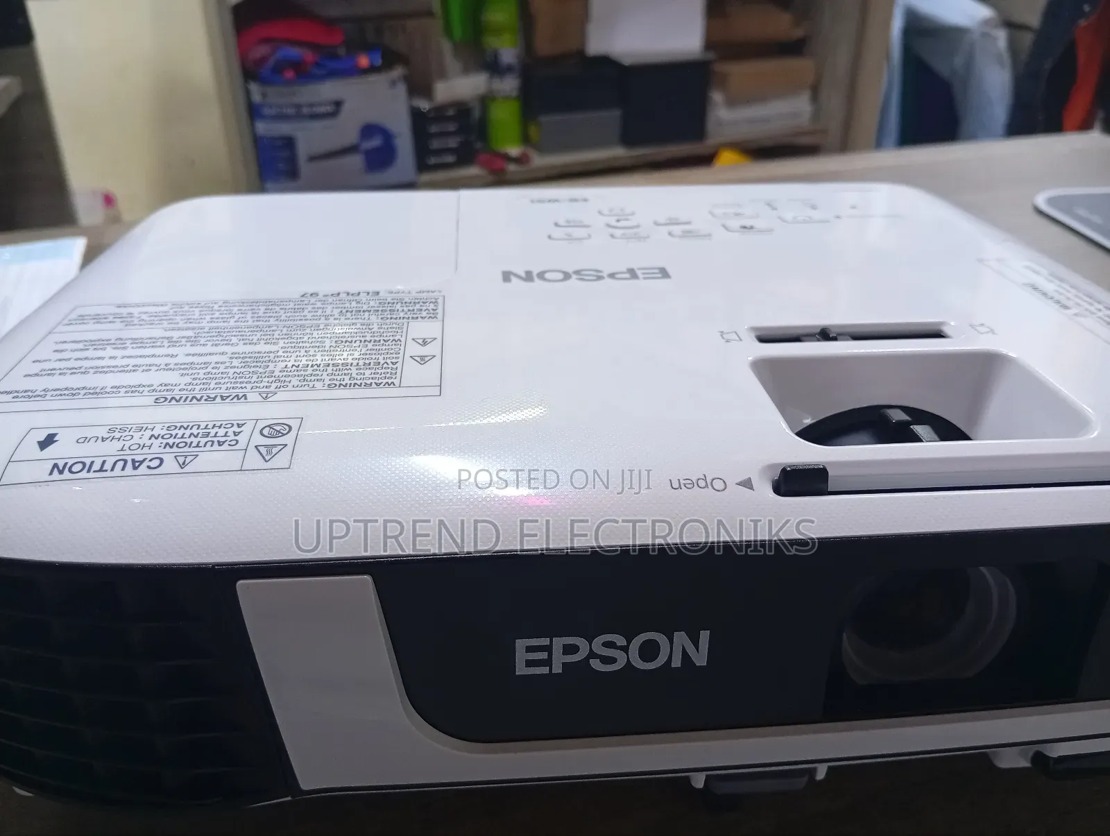 Epson Eb-W51 – 4,000 Lumens Power for Clear Daylight Viewing