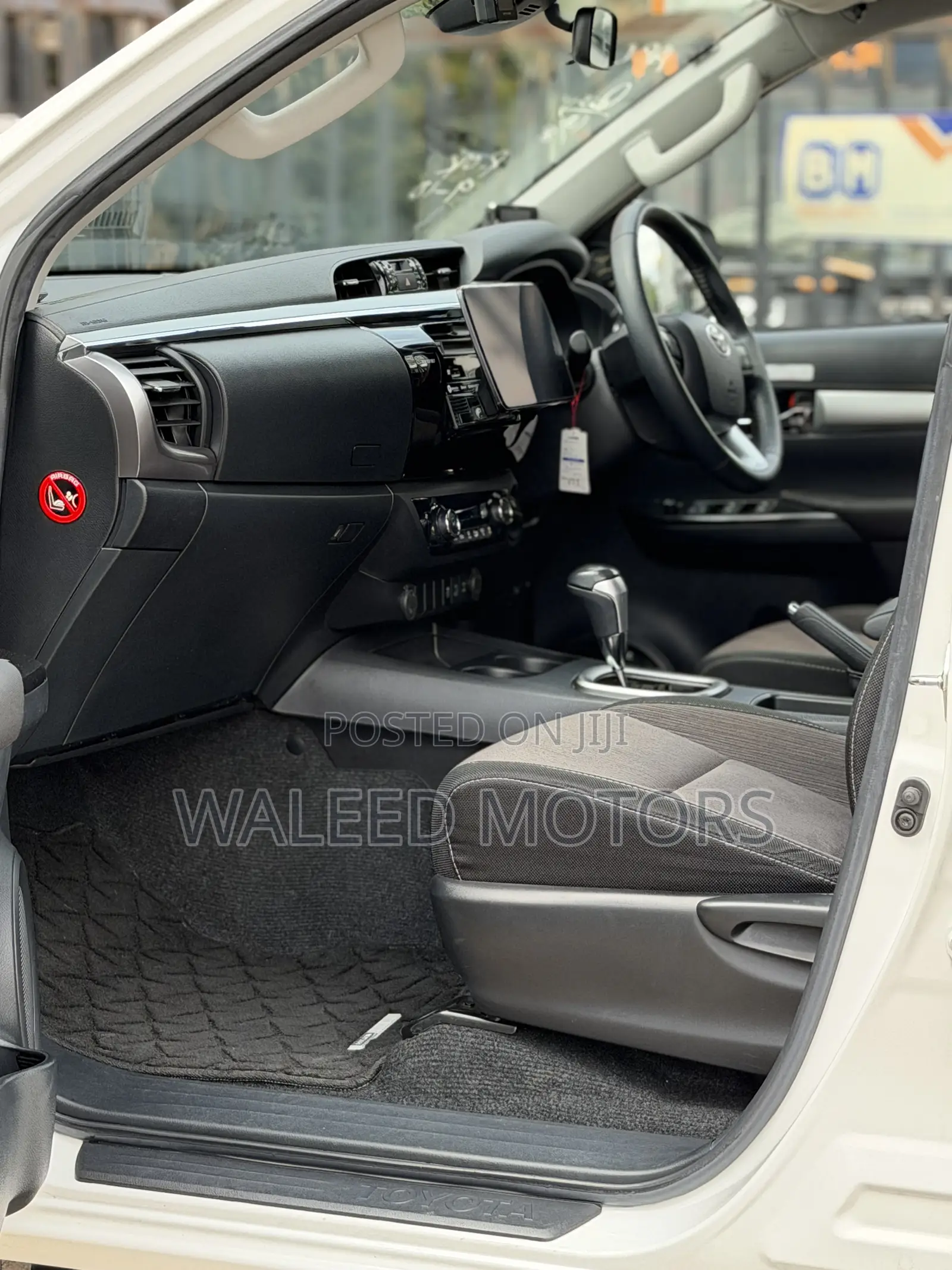 Toyota Hilux 2018 White