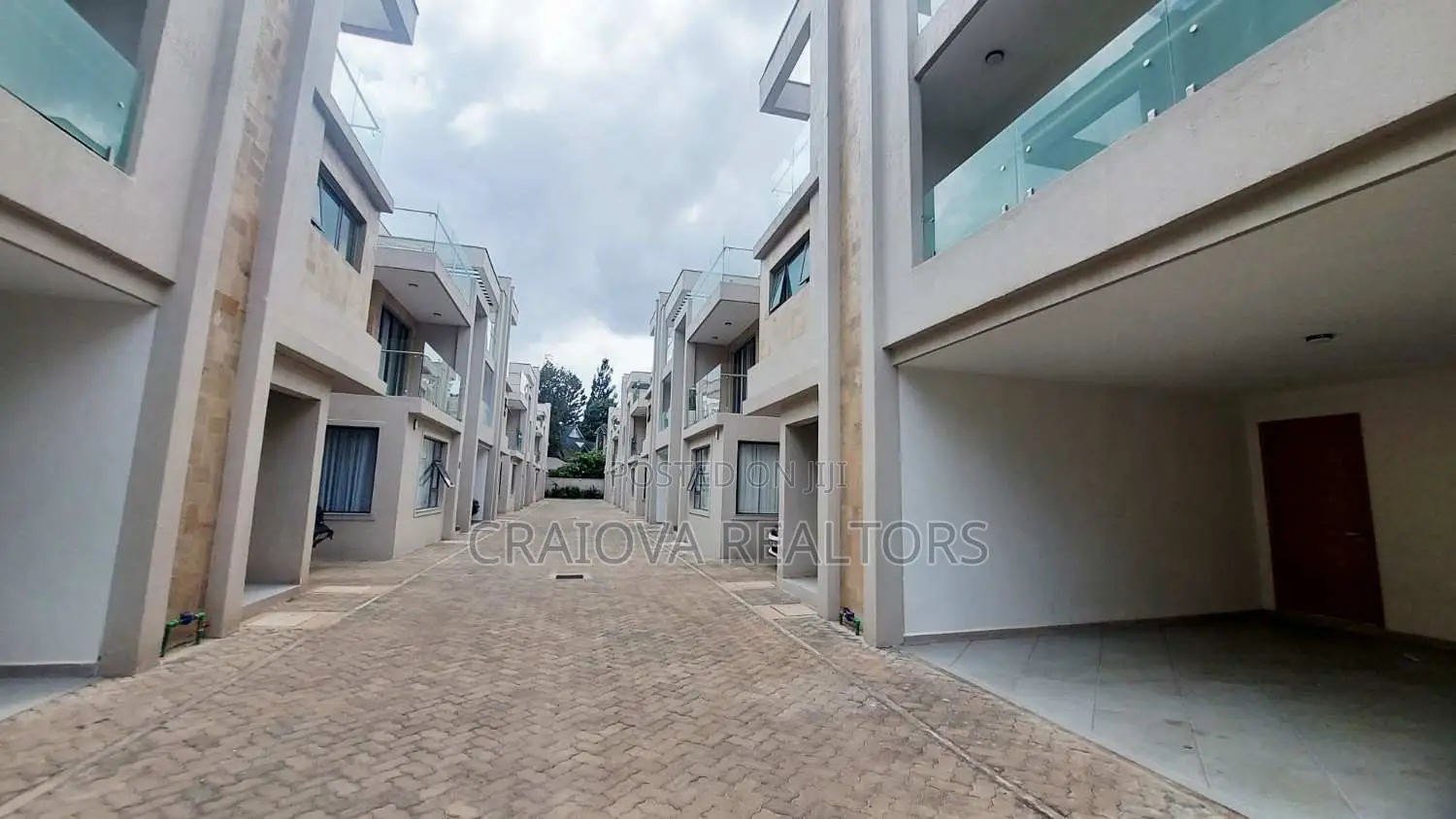 6bdrm Villa in Lavington for sale
