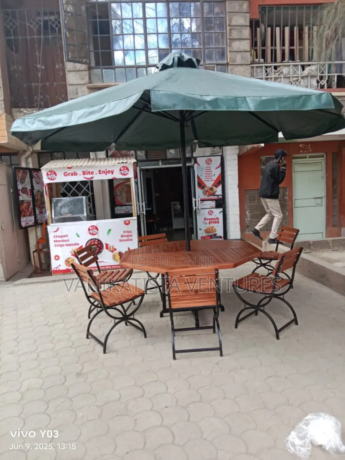Parasol Outdoor Umbrella. Outdoor Comfort Made Easy