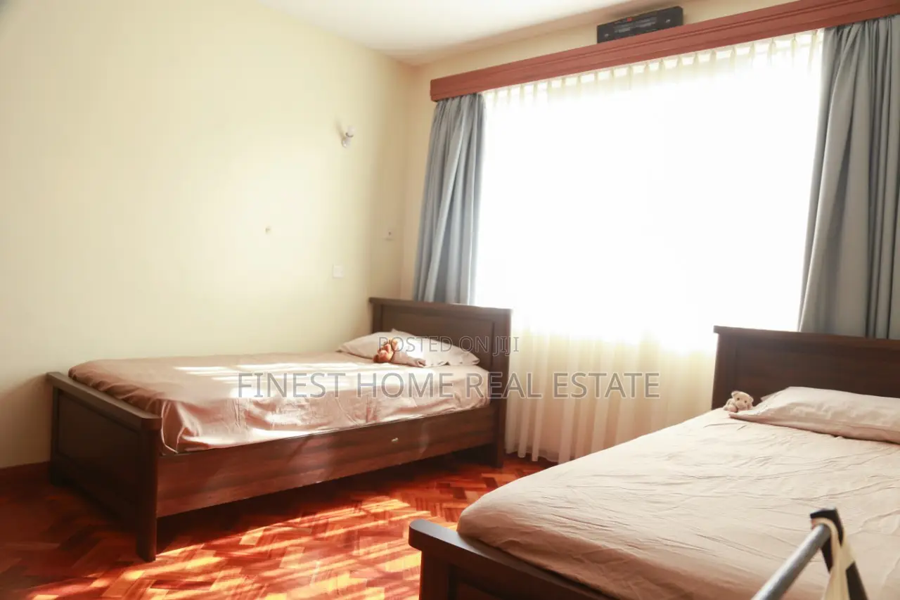 3bdrm Apartment in Merlin Court, Lavington for sale