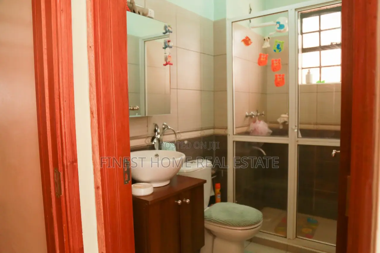 3bdrm Apartment in Merlin Court, Lavington for sale