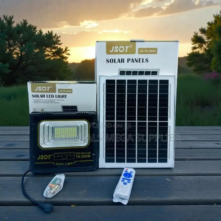 High Brightness Ip66 Dusk to Dawn 200w High Power Led Solar Floodlight