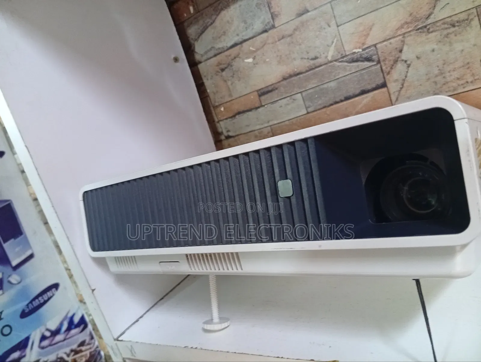 Casio Xj-M130 – High-Impact 3,000 Lumens for Bright for Presentation