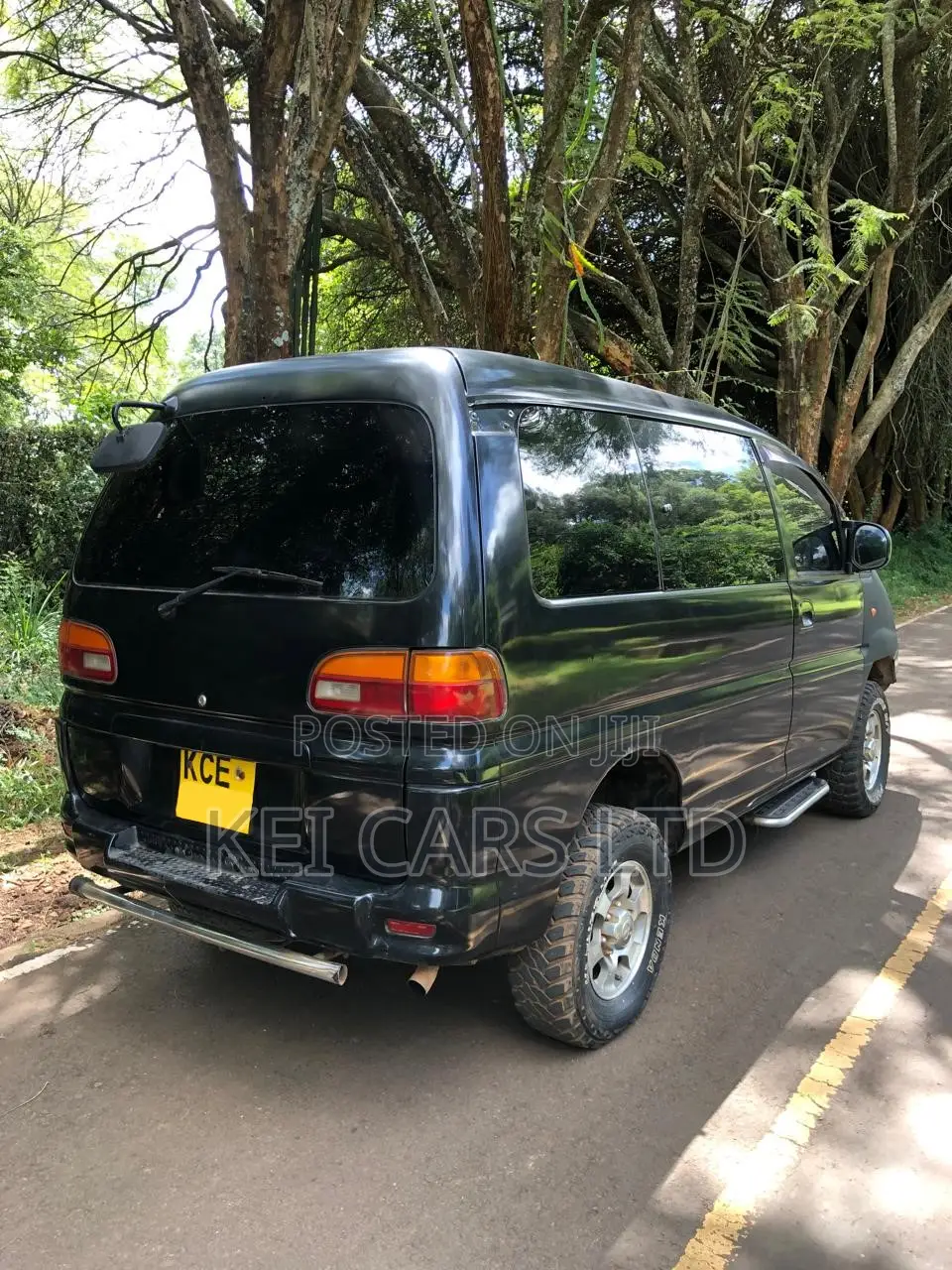Mitsubishi Delica 2002 Black