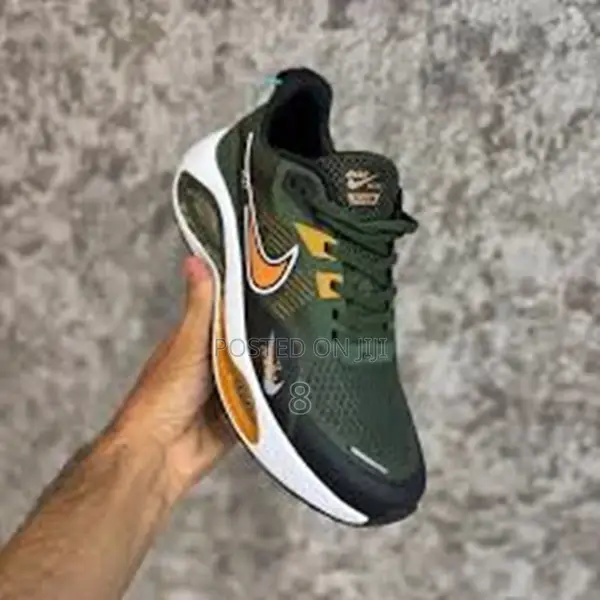 Nike Air Zoom Sneakers – Comfortable Fit for Daily Use