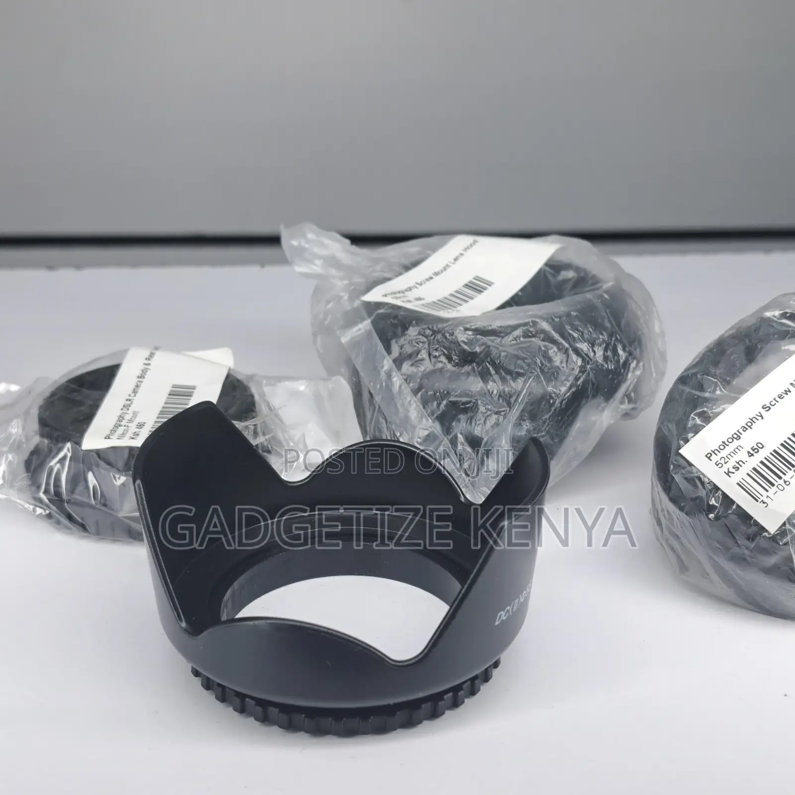 DSLR Screw Mount Lens Hood (Tulip; Petal or Flower Reversible)