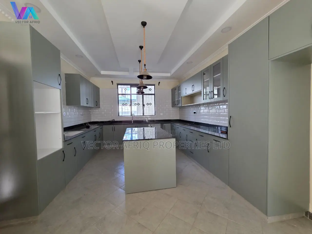 5bdrm House in Katani for sale