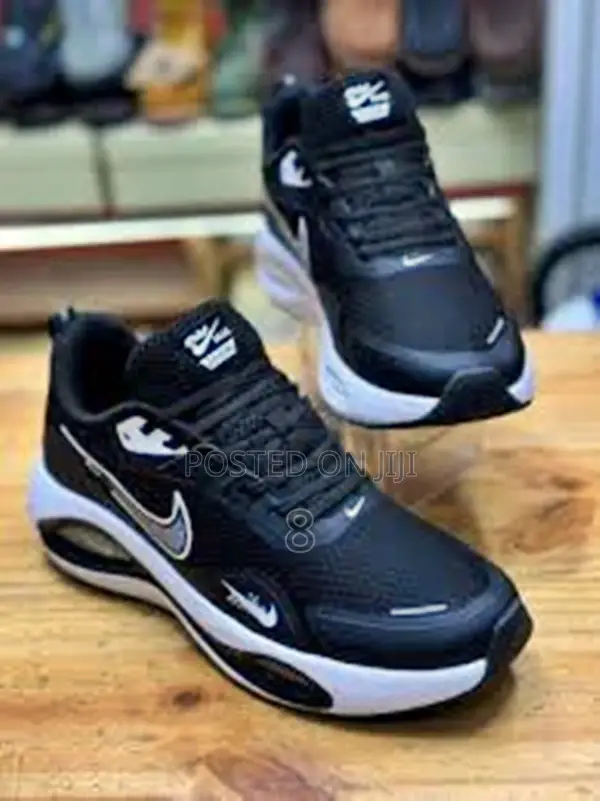 Nike Air Zoom Motionfit Lightweight Trainers