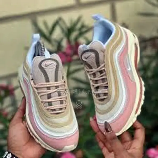 Nike Air Max 97 Trainers – Street Style With Air Max Cushioning