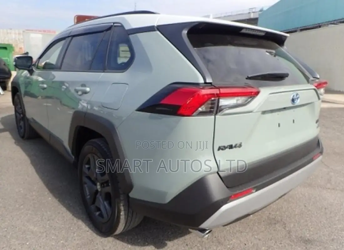 Toyota RAV4 2023 Silver