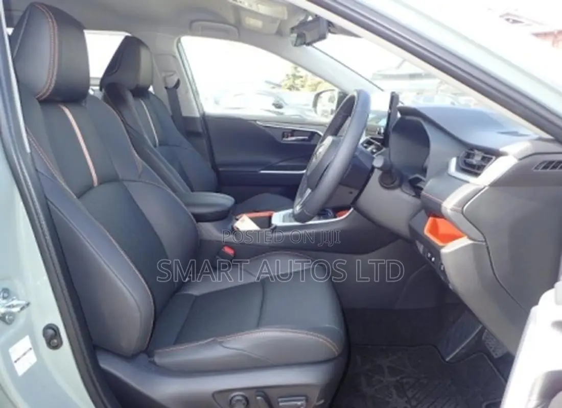 Toyota RAV4 2023 Silver