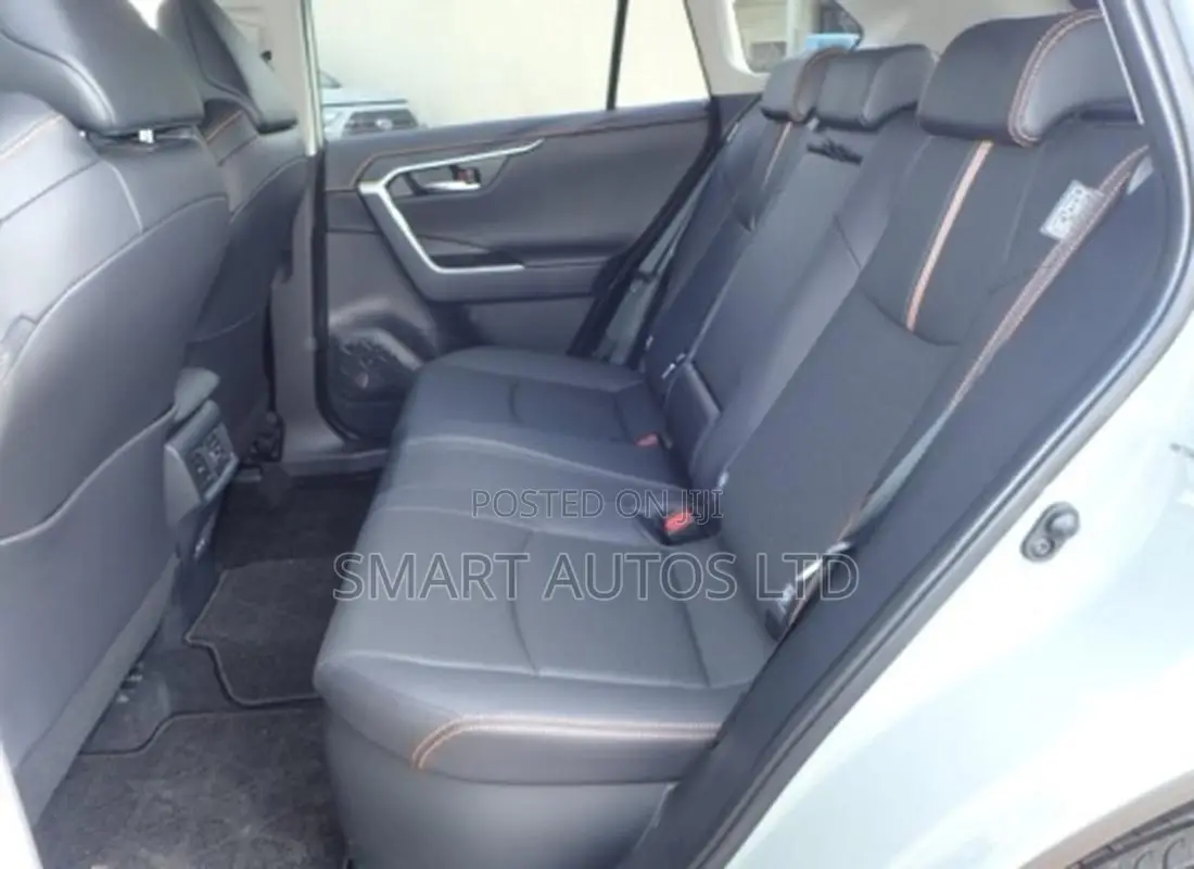 Toyota RAV4 2023 Silver