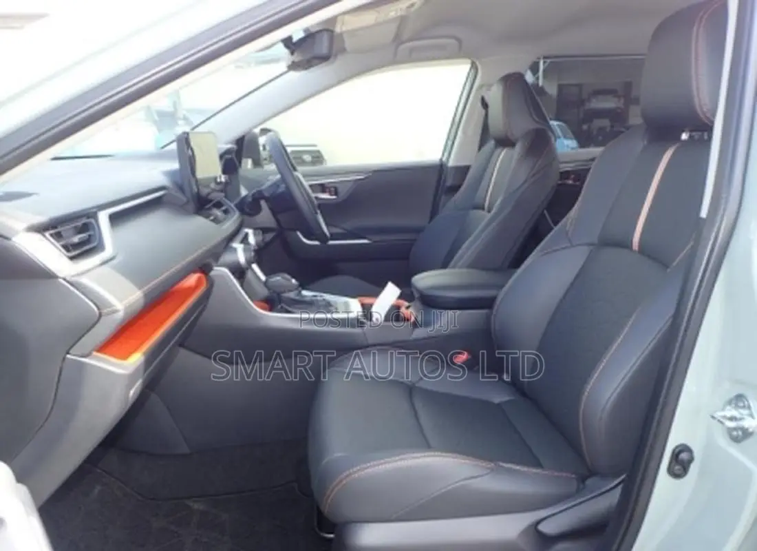 Toyota RAV4 2023 Silver
