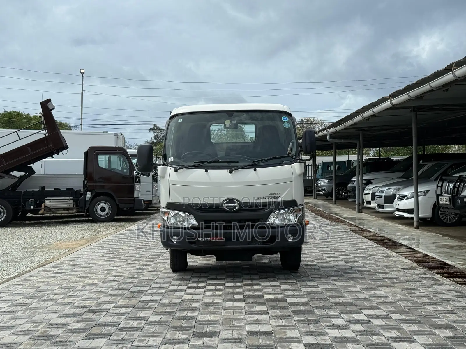 Hino Dutro 2017